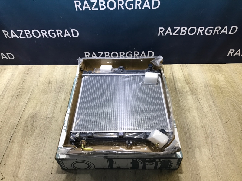 Радиатор охлаждения Suzuki Jimny 98-19 1.3 AT 2741753 новая