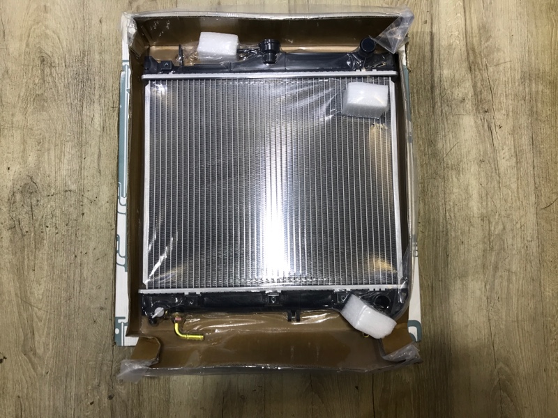 Радиатор охлаждения Suzuki Jimny 1.3 AT