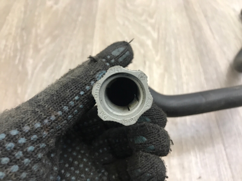 Патрубок отопителя C-Max 2009 CB3 1.8 QQDB Патрубок отопителя C-Max 2009 CB3 1.8 QQDB