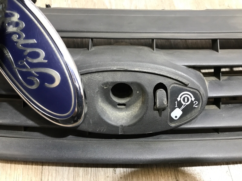 Решетка радиатора C-Max 2008 2.0 AODA