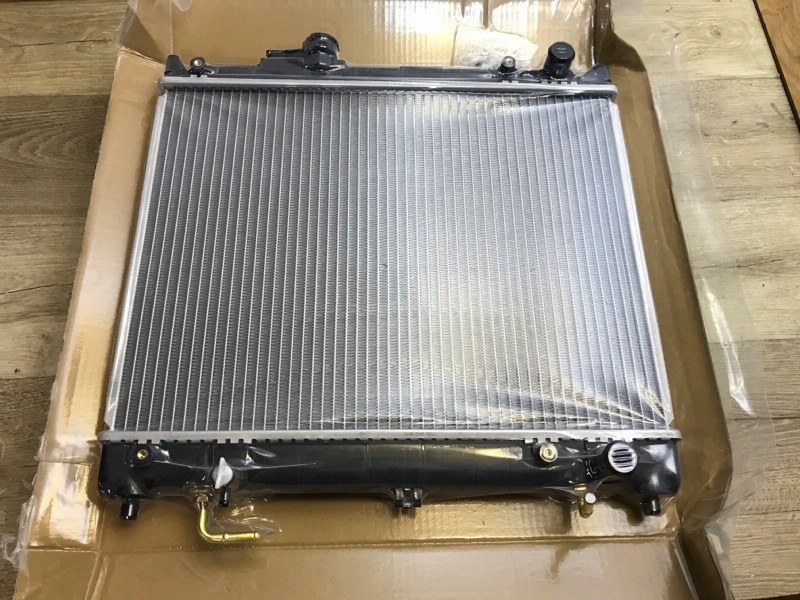 Радиатор охлаждения Suzuki Vitara 88-97 1.6 AT 274100 новая