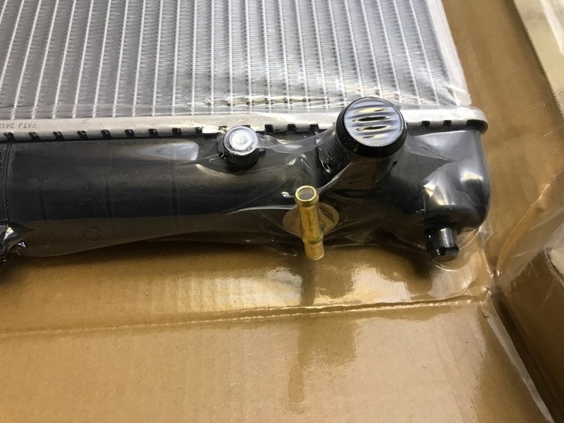 Радиатор охлаждения Vitara 88-97 1.6 AT