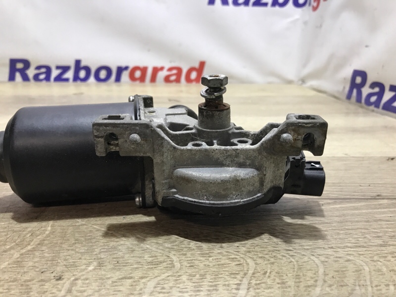 Моторчик стеклоочистителя передний Avensis 2006 1.6 3ZZFE