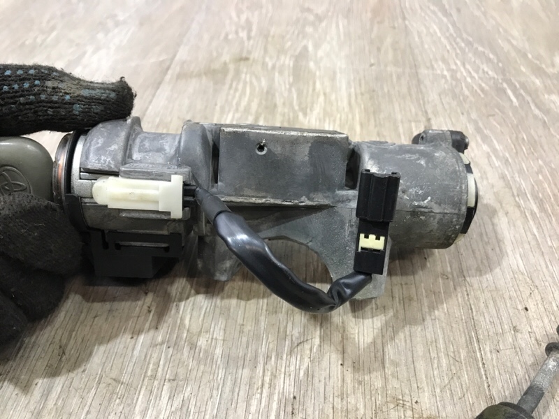 Замок зажигания Avensis 2006 1.6 3ZZFE