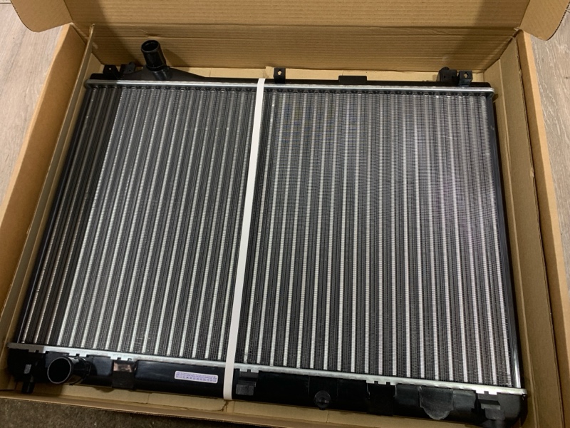 Радиатор охлаждения Suzuki Grand Vitara 05-15 2.0-2.4 MT 274200 новая