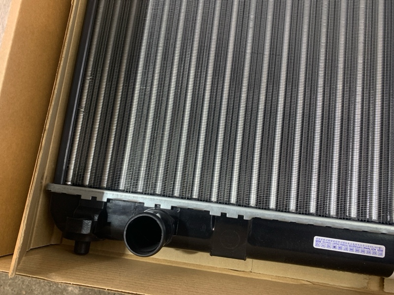 Радиатор охлаждения Suzuki Grand Vitara 2.0-2.4 MT