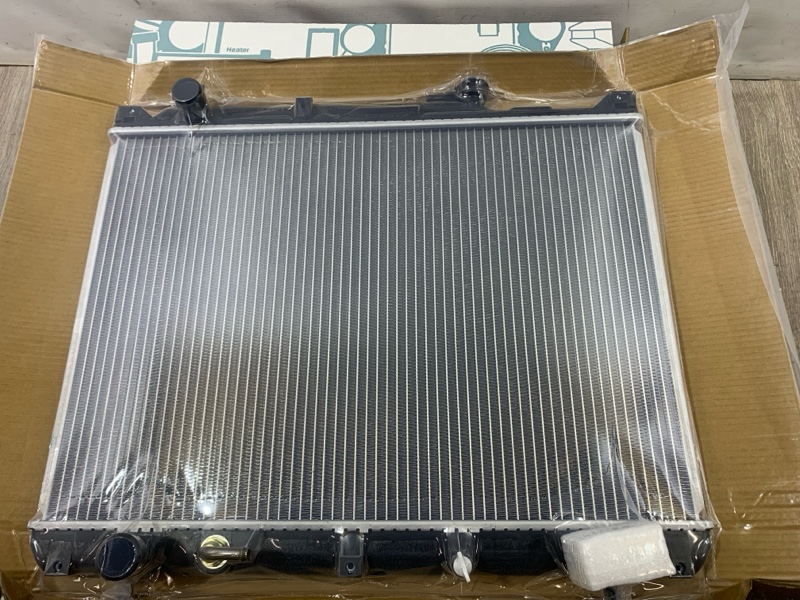 Радиатор охлаждения Suzuki Grand Vitara 98-06 2.7 AT 274194 новая