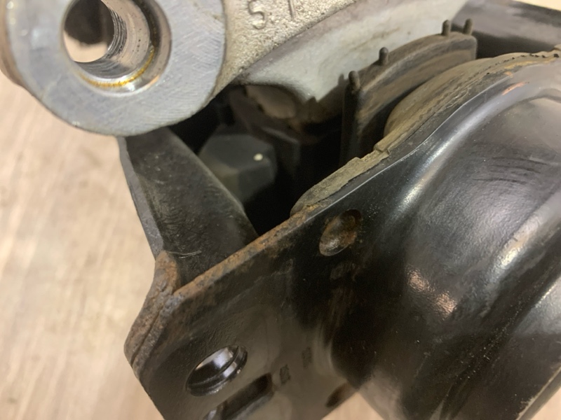 Опора двигателя правая 3008 2010 1.6 EP6