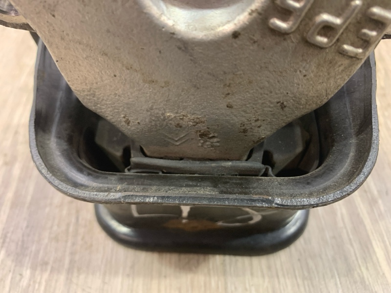 Опора двигателя правая 3008 2010 1.6 EP6