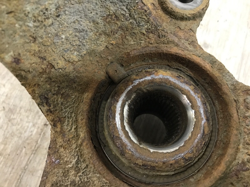 Кулак поворотный левый C-Max 2007 CB3 1.8 QQDB