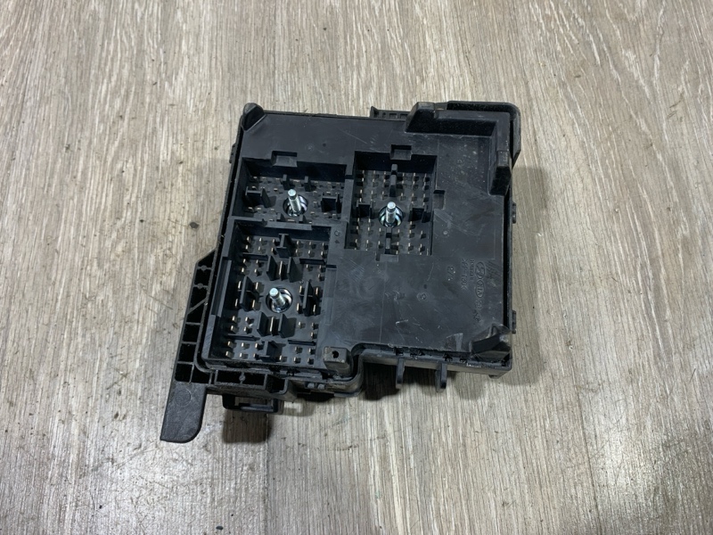 Блок предохранителей Ceed 2009 ED 1.6 G4FC Блок предохранителей Ceed 2009 ED 1.6 G4FC