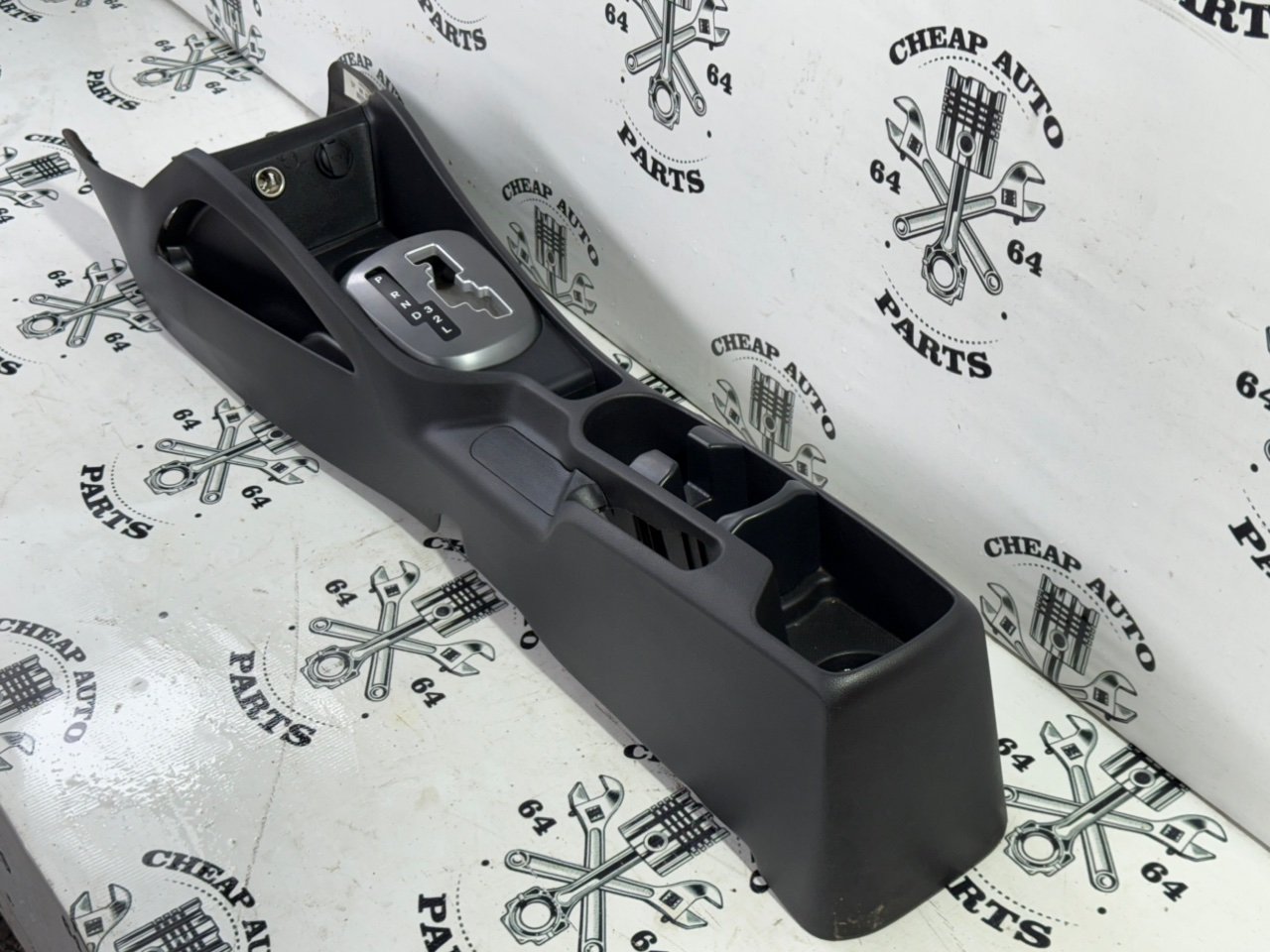 Консоль между сидений - Фото 3