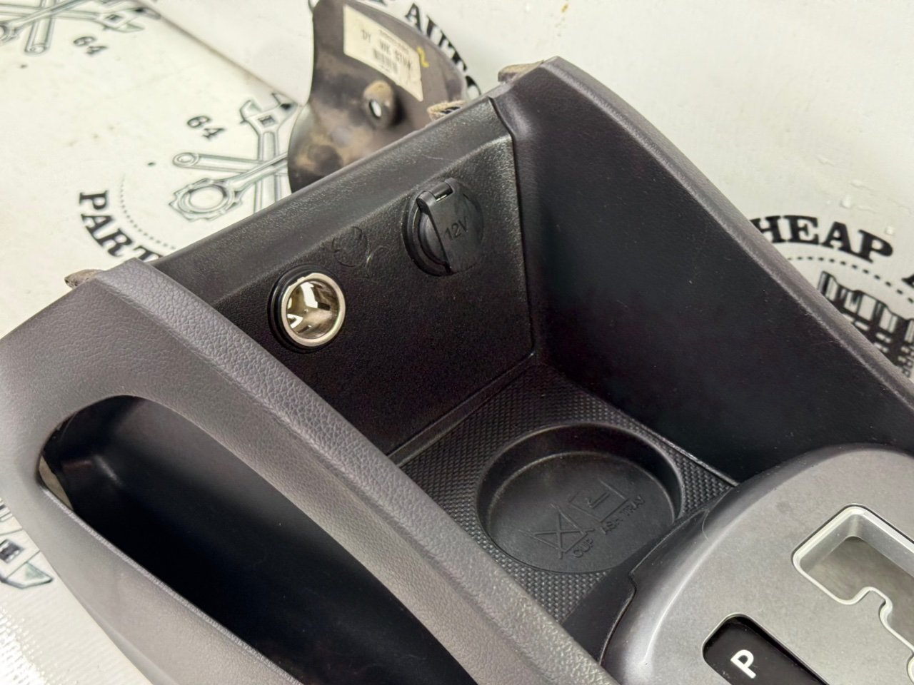 Консоль между сидений - Фото 7