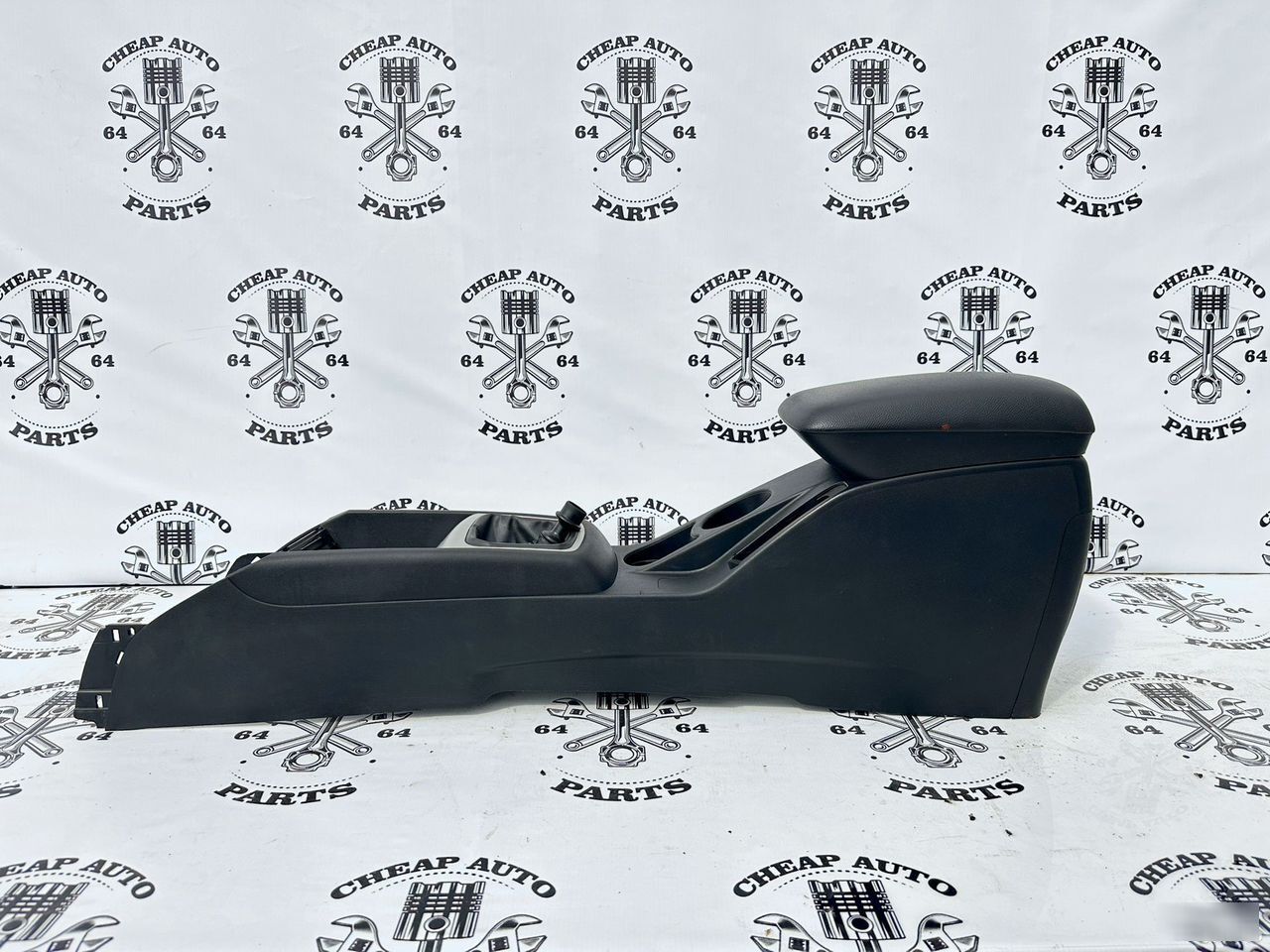 Центральная консоль с подлокотником