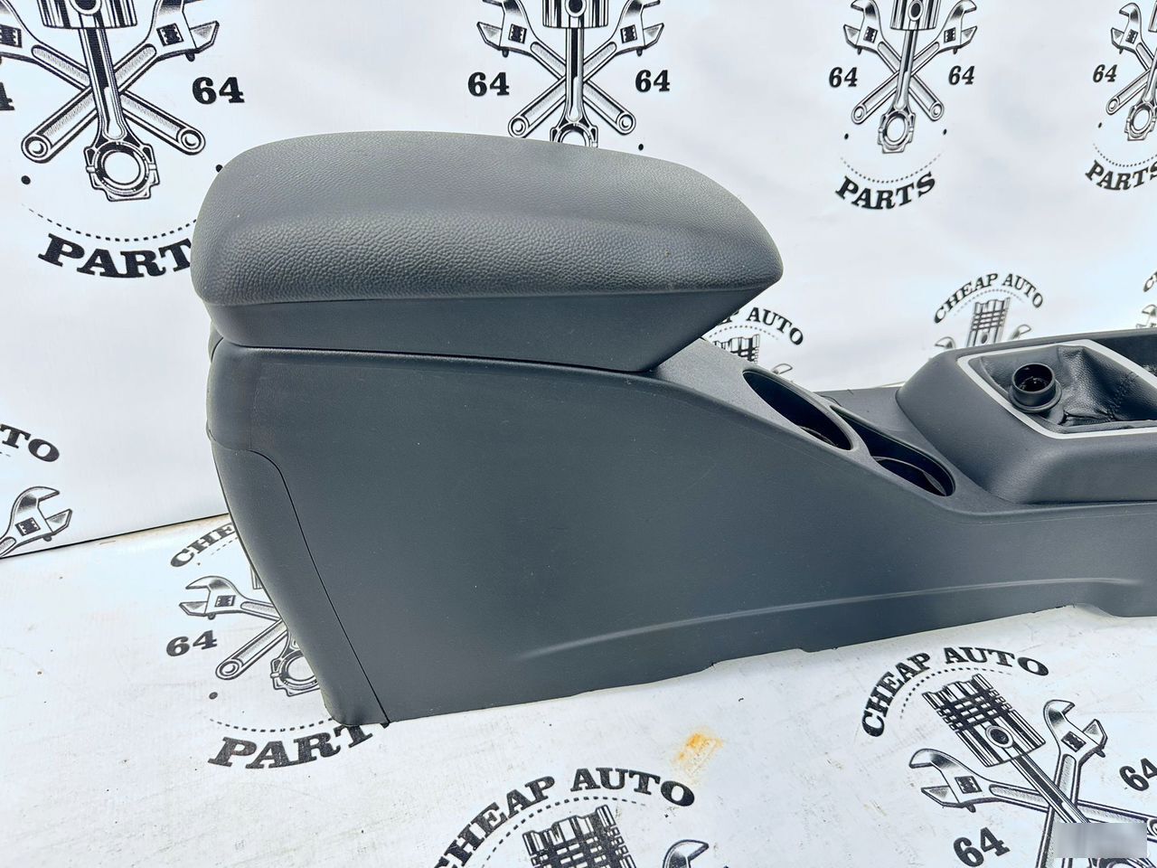 Центральная консоль с подлокотником - Фото 8