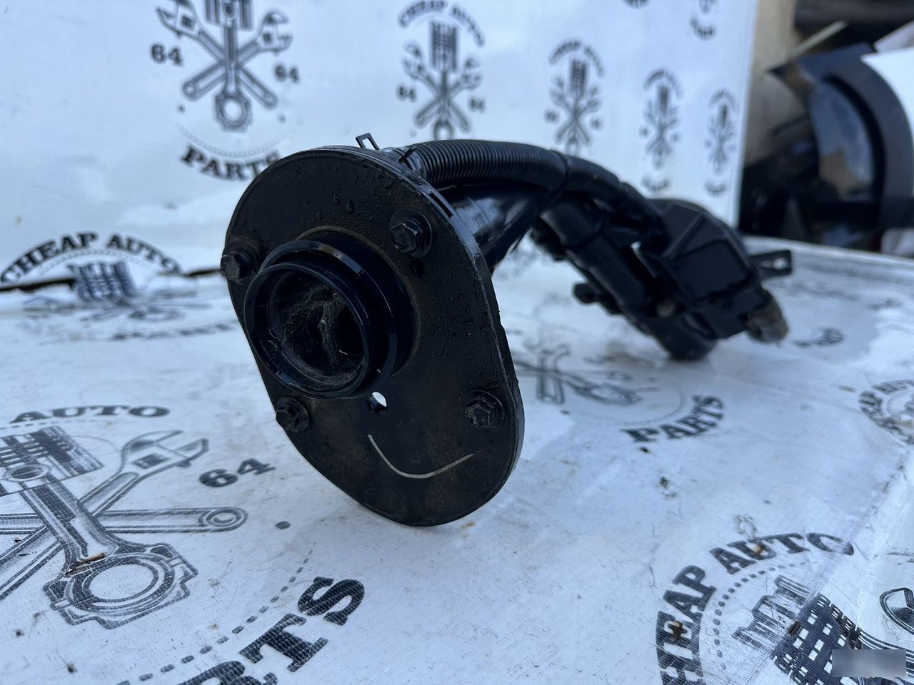 Горловина топливного бака - Фото 3