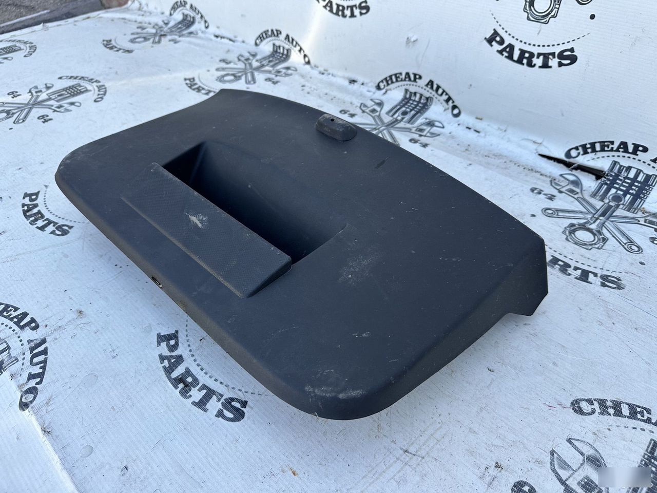 Обшивка крышки багажника