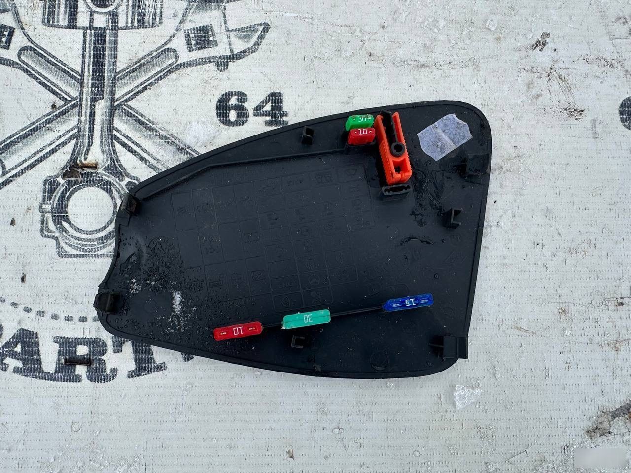 Крышка предохранителей - Фото 2