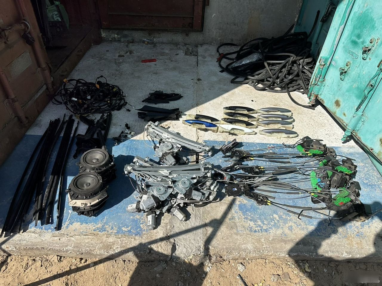 Комплектующие дверей