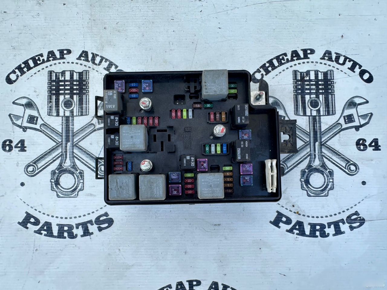 Блок предохранителей под капот