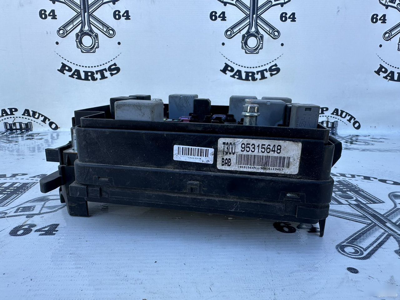 Блок предохранителей под капот - Фото 4