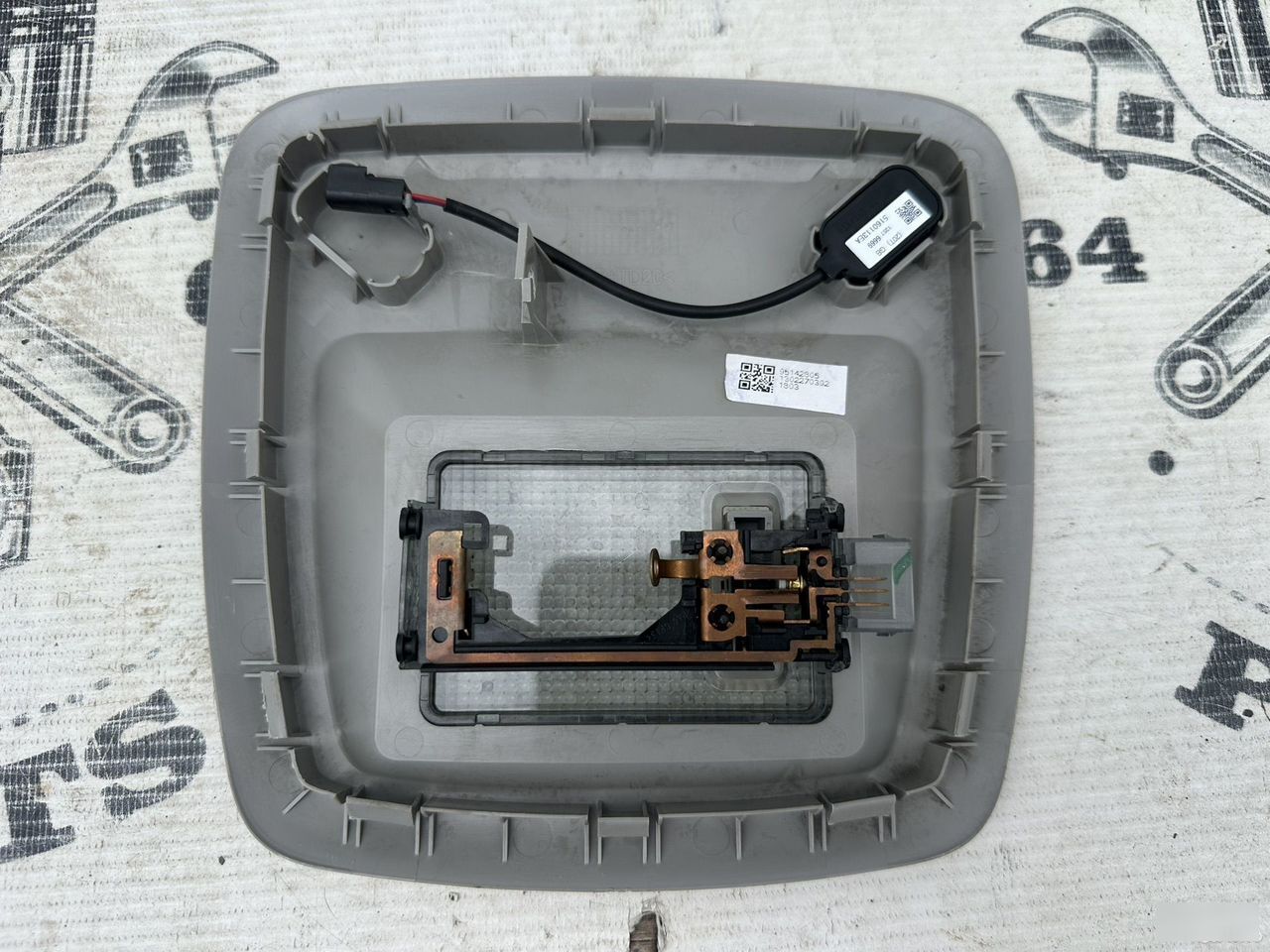 Плафон освещения салона - Фото 4