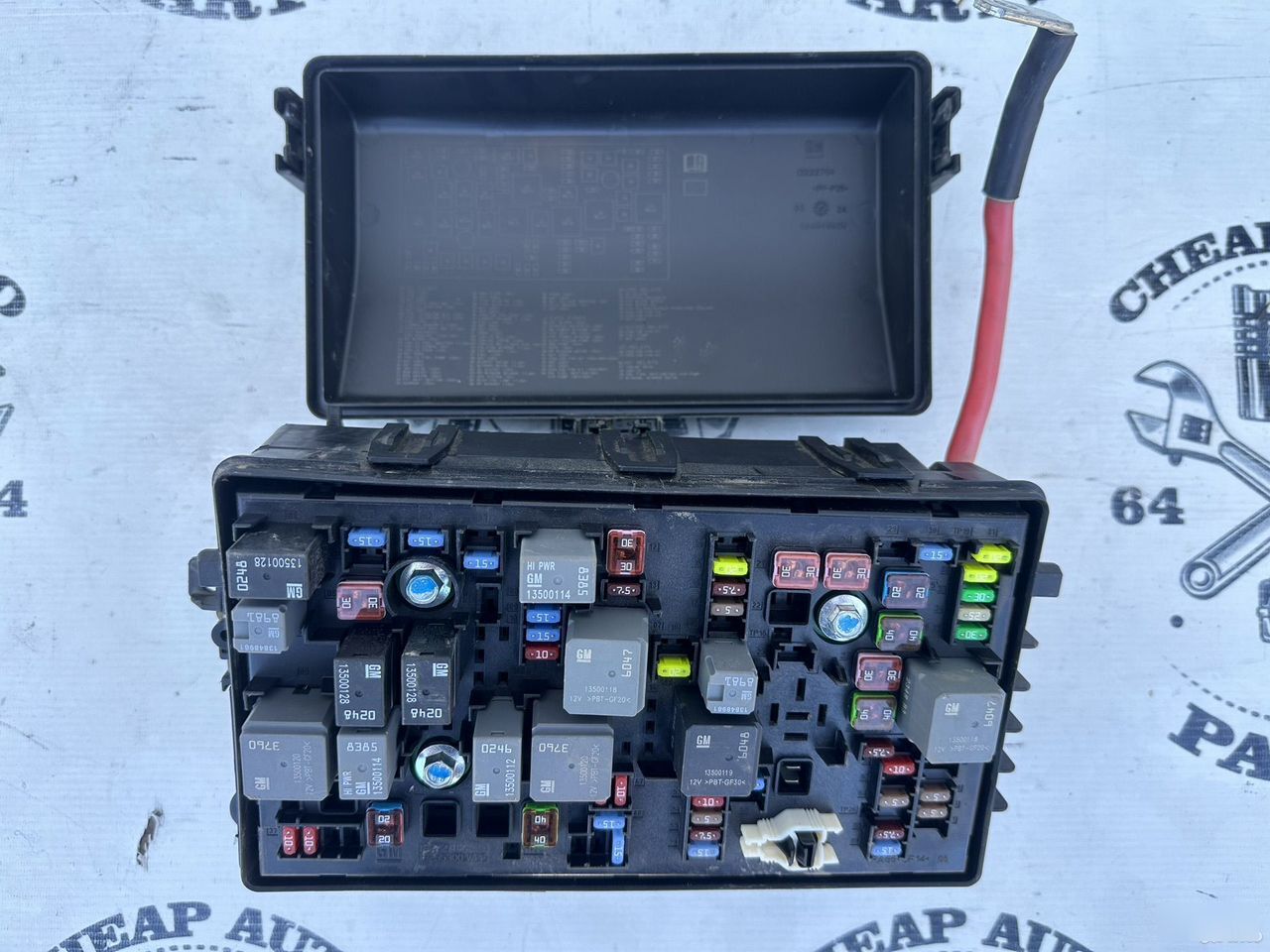 Блок предохранителей подкапотный