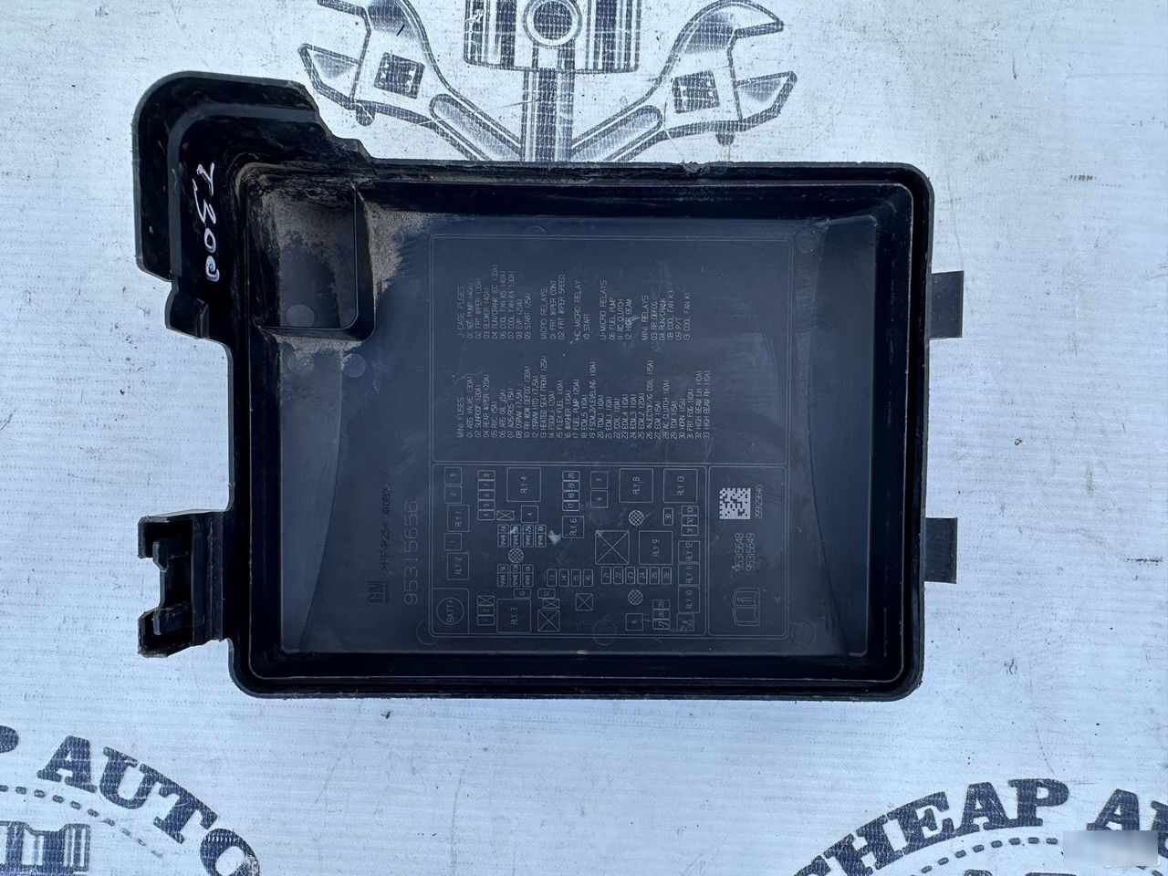 Крышка блока предохранителей - Фото 2