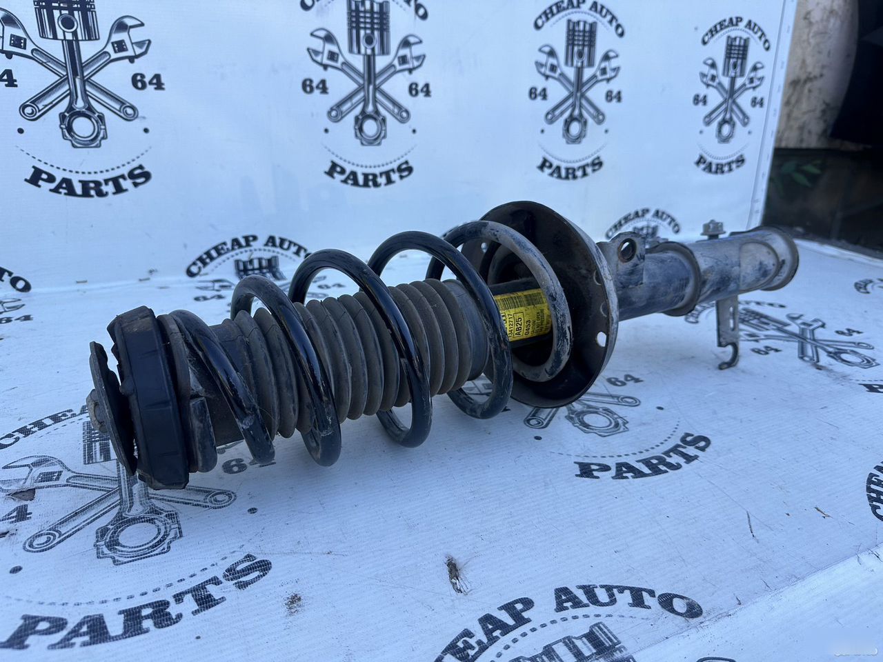 Стойка амортизатора