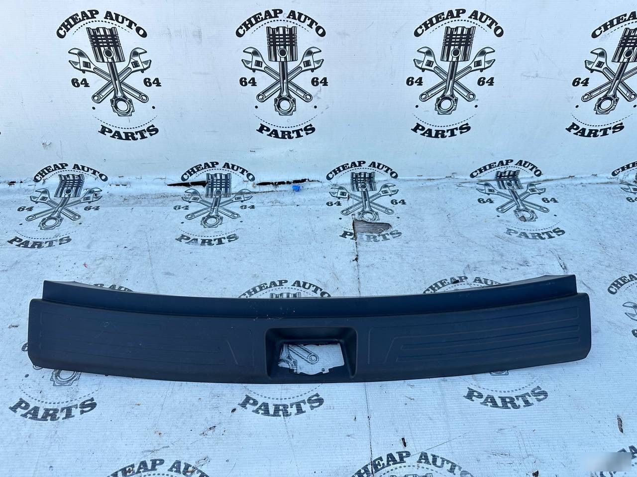 Накладка замка багажника