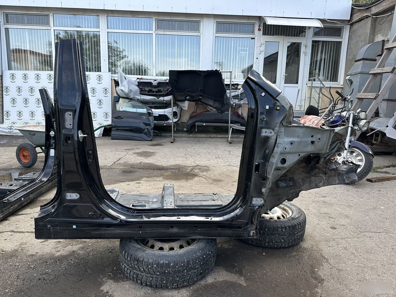 Порог со средней стойкой