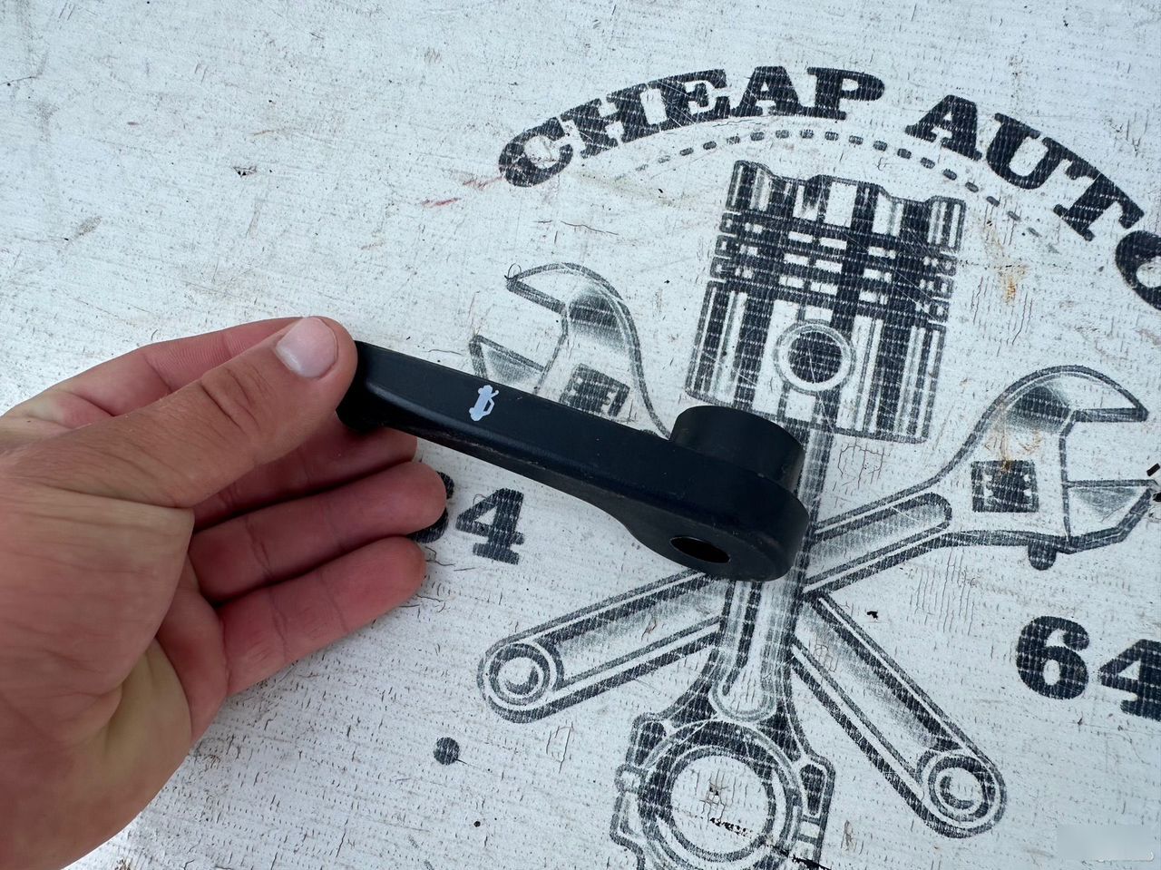 Ручка открывания капота