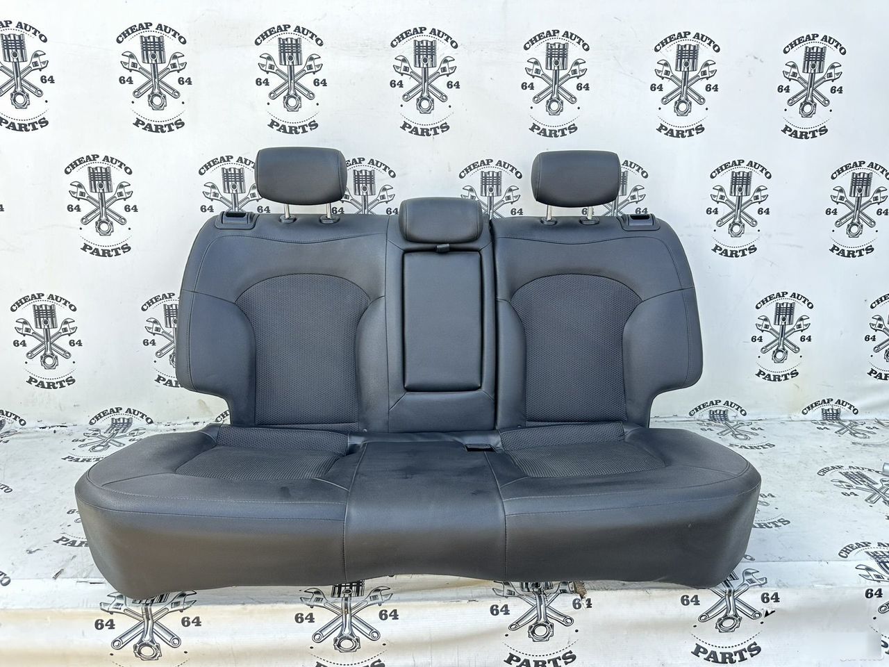 Ряд кожанных сидений