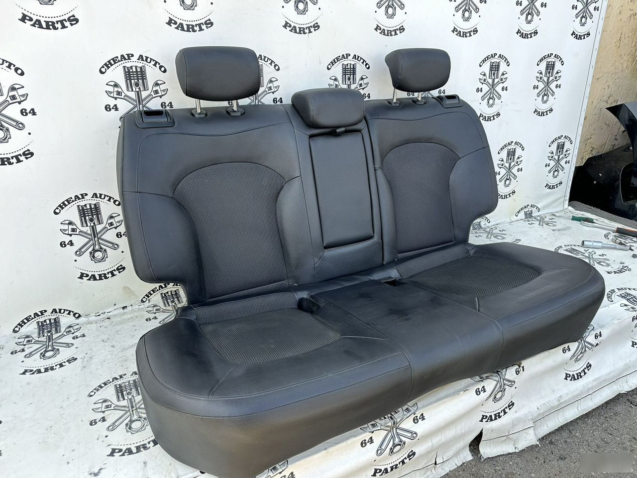 Ряд кожанных сидений - Фото 3