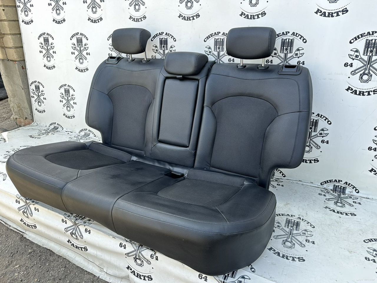 Ряд кожанных сидений - Фото 4