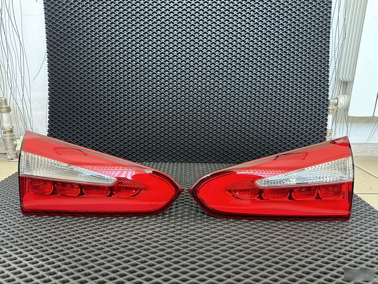 Фонари в крышку багажника