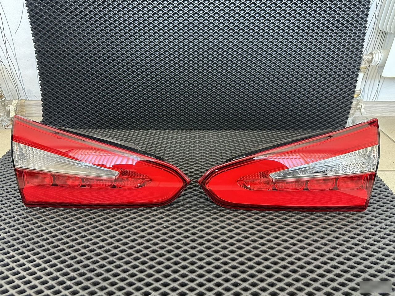 Фонари в крышку багажника - Фото 2