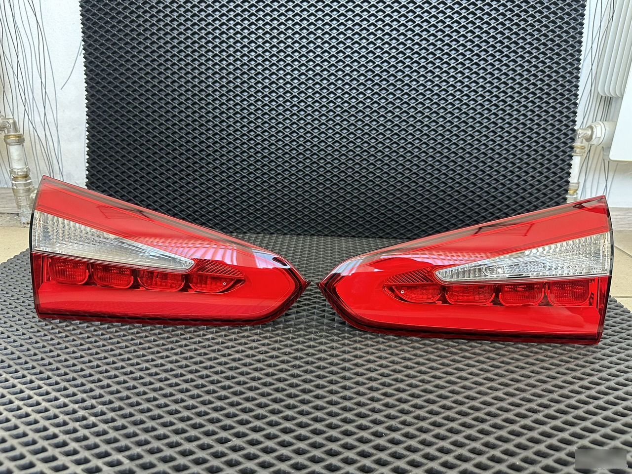 Фонари в крышку багажника - Фото 3