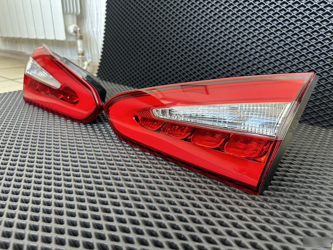 Фонари в крышку багажника - Фото 4