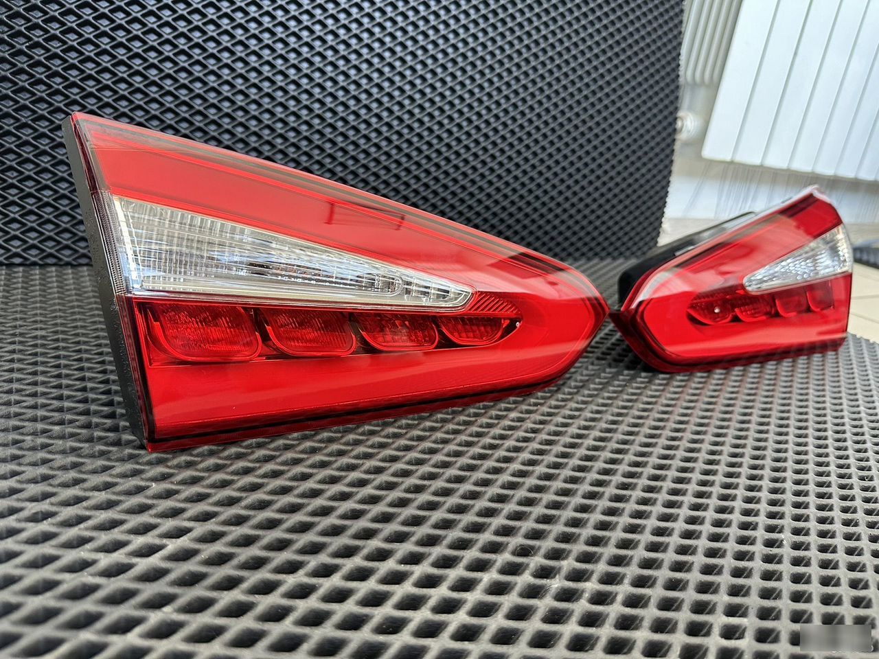 Фонари в крышку багажника - Фото 5