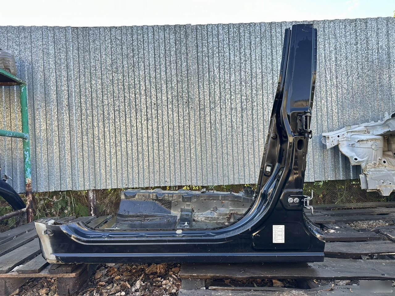 Порог со средней стойкой