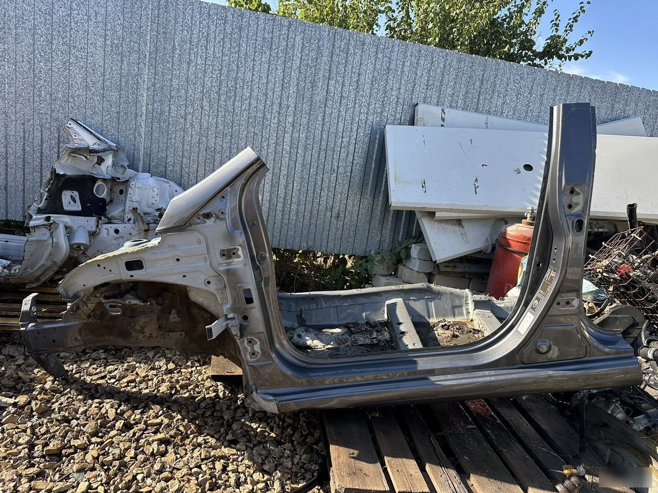 Порог со средней стойкой