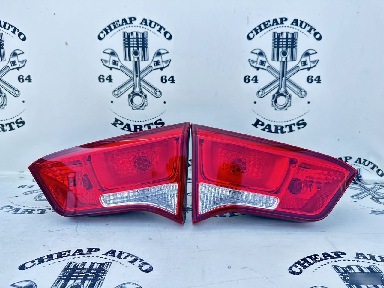 Фонари крышки багажника