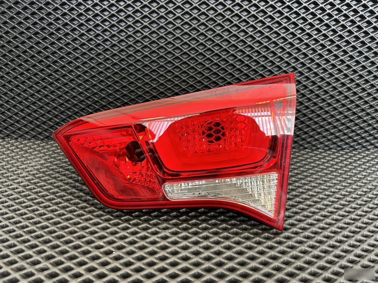 Фонарь в крышку багажника