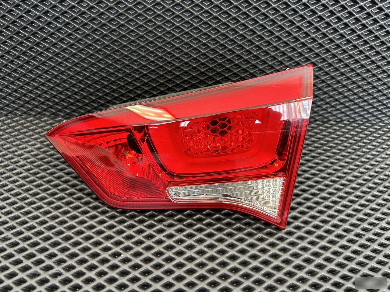 Фонарь в крышку багажника - Фото 2