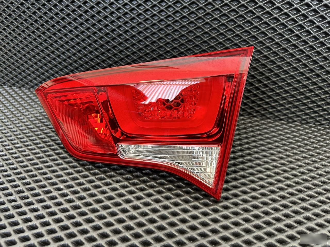 Фонарь в крышку багажника - Фото 4