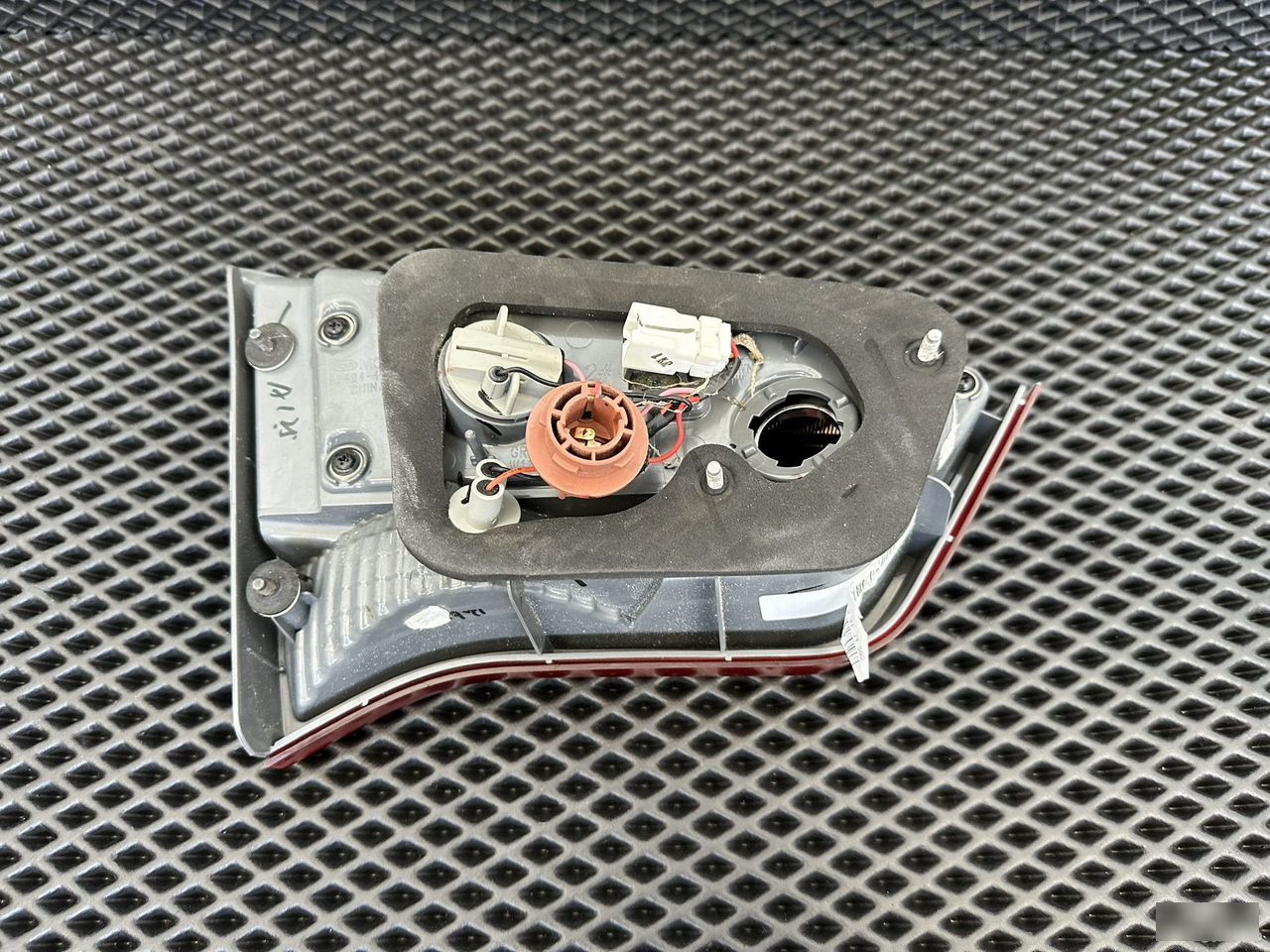 Фонарь в крышку багажника - Фото 6