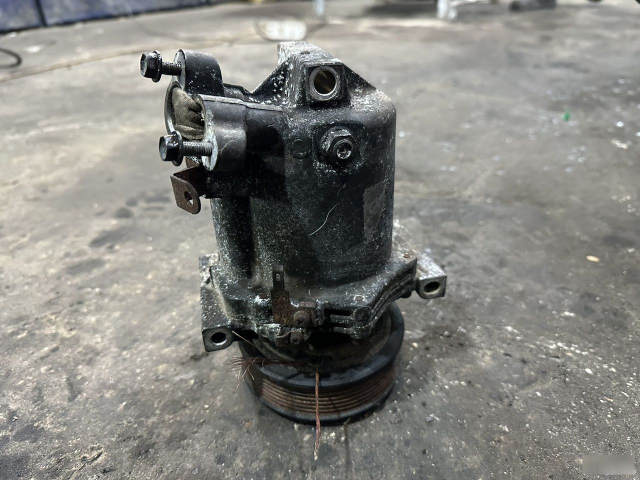 Компрессор кондиционера - Фото 3