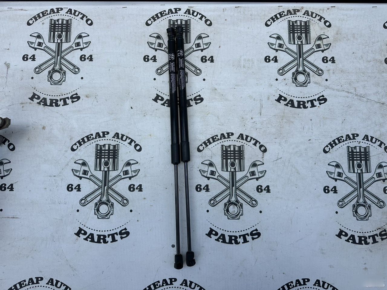 Амортизаторы крышки багажника