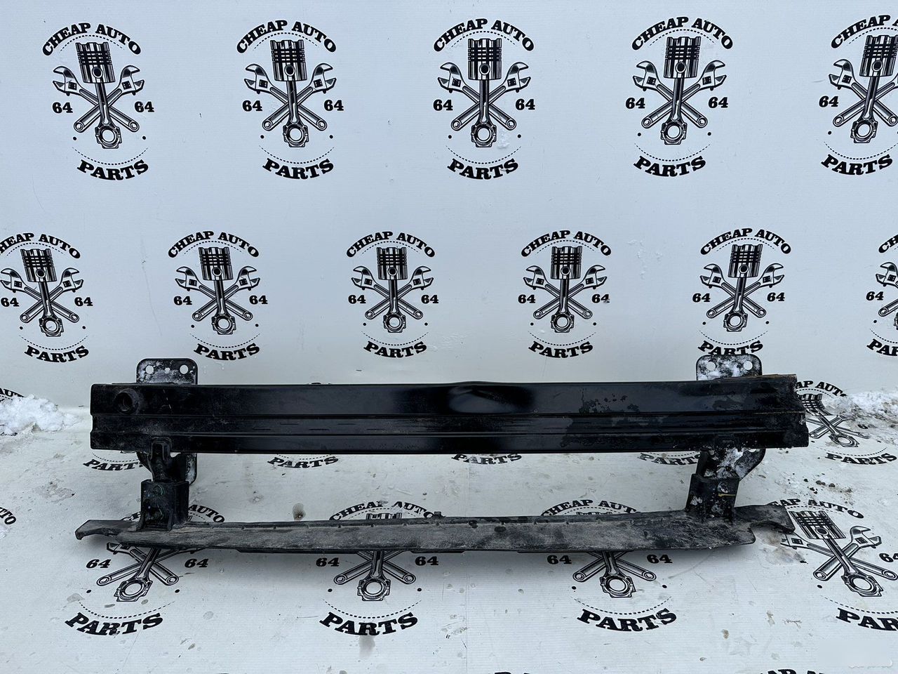 Железный усилитель бампера